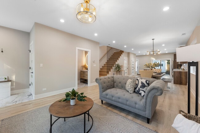 5901 W Erie St in Chicago, IL - Building Photo - Building Photo