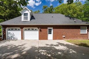 295 Lakewood Dr in Sumter, SC - Building Photo - Building Photo