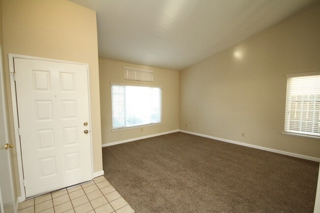 8016 Johannisberg Way in Sacramento, CA - Building Photo - Building Photo