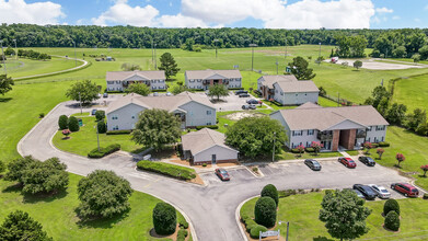 Dover Village Apartments in Dillon, SC - Foto de edificio - Building Photo