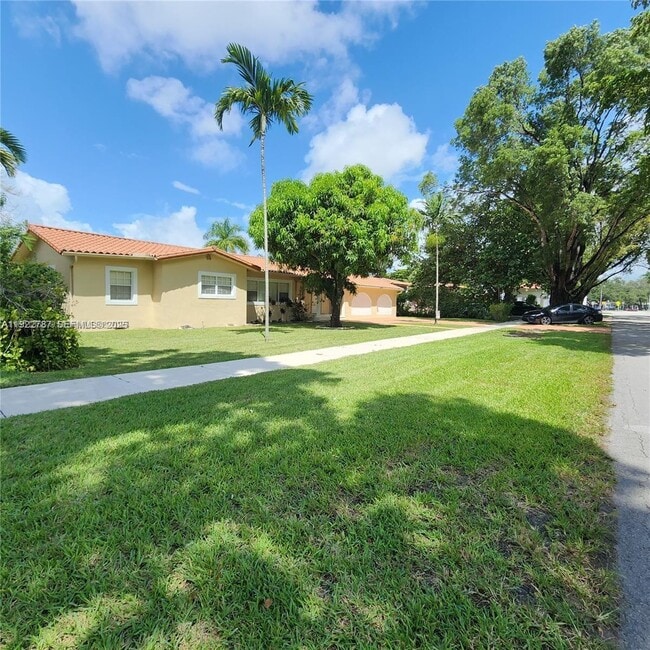 60 Palmetto Dr in Miami Springs, FL - Building Photo - Building Photo