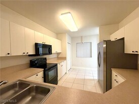 7819 Regal Heron Cir in Naples, FL - Building Photo