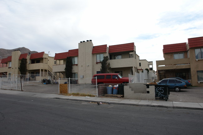 6939 Hopkins Dr in Las Vegas, NV - Building Photo - Building Photo