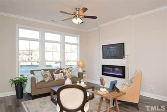 Room in Townhome on Philip's Square in Chapel Hill, NC - Building Photo - Building Photo