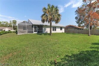 270 Madison Dr in Naples, FL - Building Photo - Building Photo