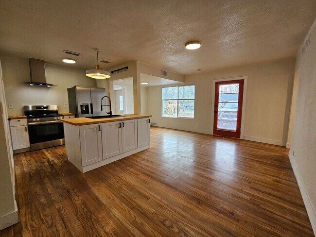 8195 W 14th Ave in Lakewood, CO - Building Photo - Building Photo