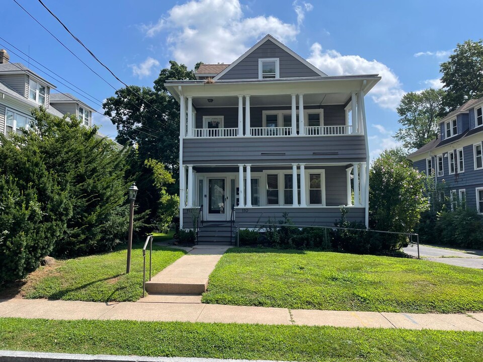 110-112 Grennan Rd in West Hartford, CT - Building Photo