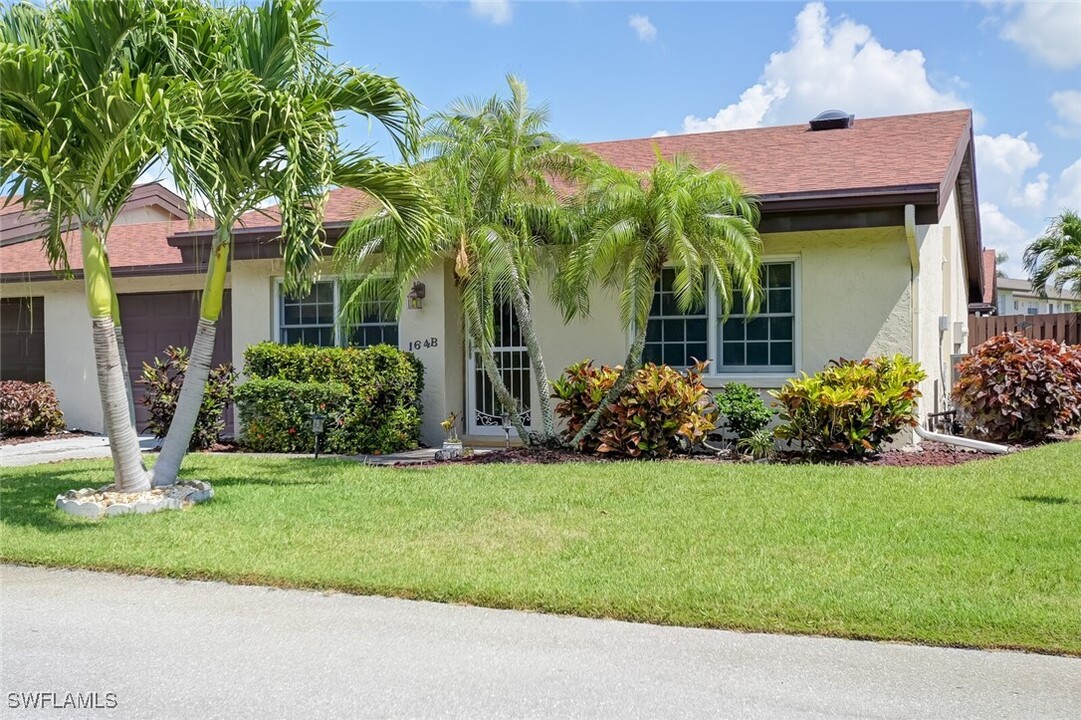 164 Cypress Way E in Naples, FL - Building Photo