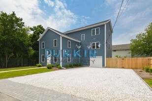 21 Ashbrook Rd in Narragansett, RI - Building Photo