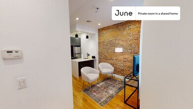 Private bedroom in 3 bed/1 bath Home in New York, NY - Building Photo - Building Photo