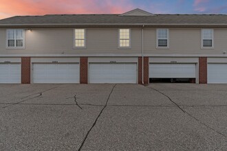 29822 Heritage Pkwy, Unit 15 in Warren, MI - Building Photo - Building Photo