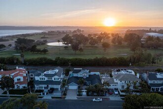 1050 Coronado Ave in Coronado, CA - Building Photo - Building Photo
