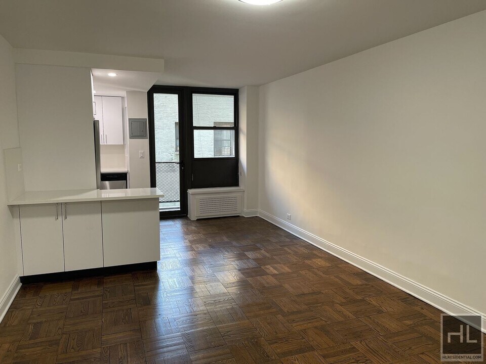 EAST 35 STREET in New York, NY - Building Photo