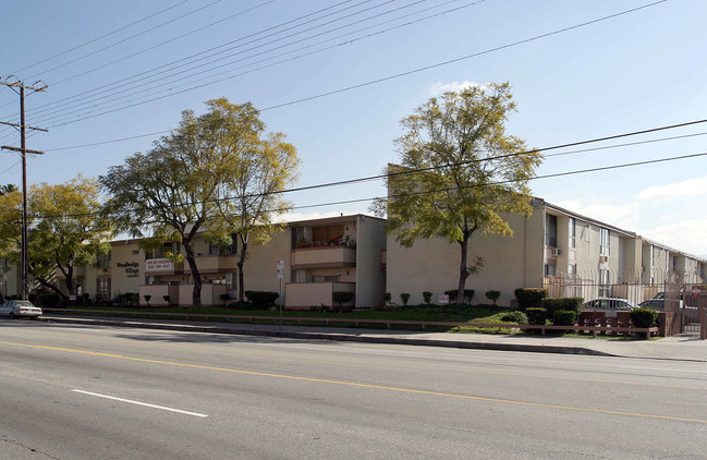 Woodbridge Village Apartments in North Hollywood, CA - Building Photo - Building Photo