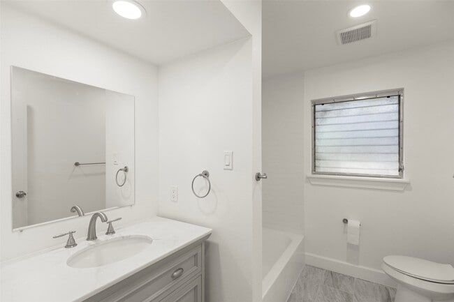 property at 2015 Wycliffe Dr