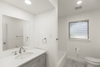 2015 Wycliffe Dr in Houston, TX - Building Photo - Building Photo