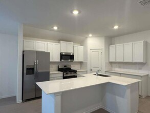 591 Sormonne Lp in Kyle, TX - Foto de edificio - Building Photo