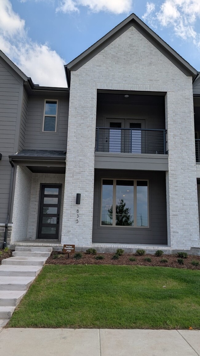 property at 835 Lennox Dr