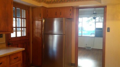 1400 Center Ave-Unit -1 in New Kensington, PA - Building Photo - Building Photo