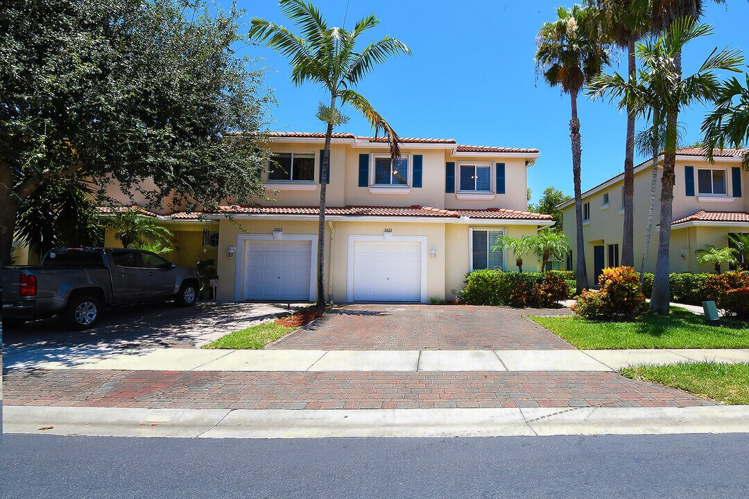 3021 N Evergreen Cir in Boynton Beach, FL - Building Photo