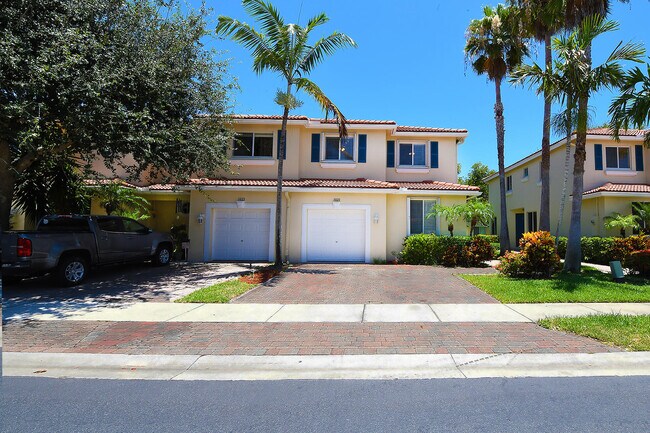 property at 3021 N Evergreen Cir