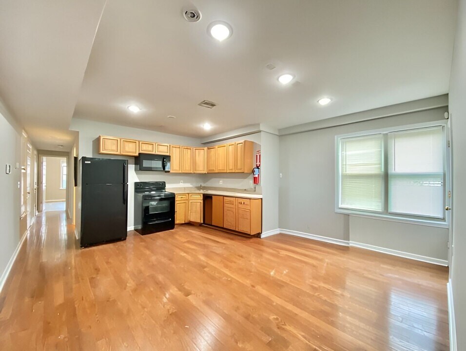 2014 N 17th St in Philadelphia, PA - Building Photo