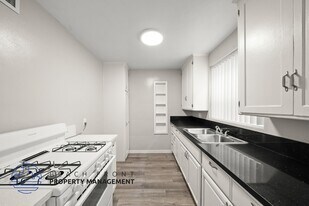 2070-2080 Magnolia Ave. in Long Beach, CA - Building Photo