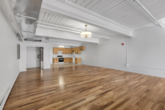 83 Main St in Woonsocket, RI - Building Photo - Building Photo