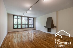 1427 N Dearborn St, Unit 608 in Chicago, IL - Building Photo