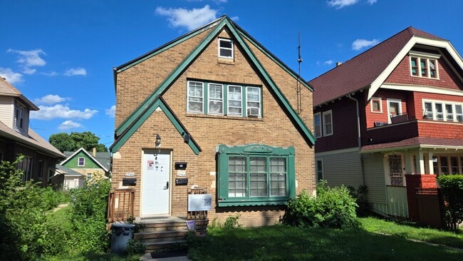 2944 N 48th St in Milwaukee, WI - Building Photo - Building Photo
