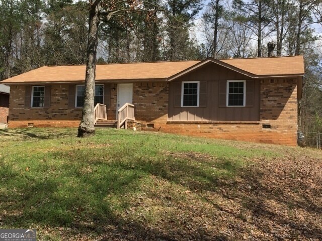 10202 Foxfire Terrace in Jonesboro, GA - Building Photo