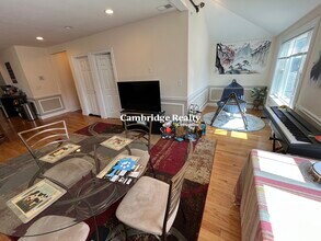 614 Main St, Unit 2T in Medford, MA - Building Photo - Building Photo