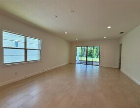 5211 Buttonsage Dr in St. Cloud, FL - Foto de edificio - Building Photo