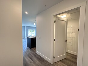 210 First Ave W in Qualicum Beach, BC - Building Photo - Building Photo