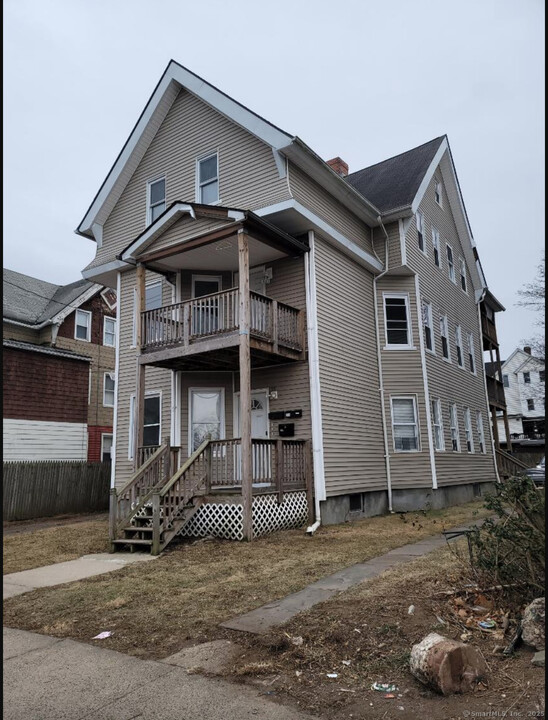 55 Dwight St in New Britain, CT - Building Photo