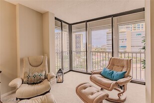4401 Gulf Shore Blvd N in Naples, FL - Building Photo