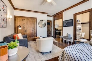 1367 E 53rd St in Chicago, IL - Building Photo