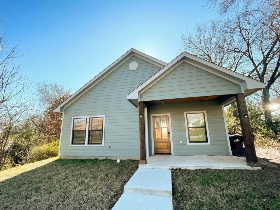 400 W Acheson St in Denison, TX - Building Photo