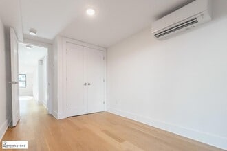 9 1st St, Unit 1 in Brooklyn, NY - Foto de edificio - Building Photo