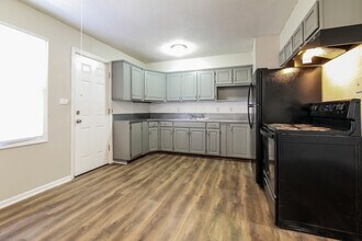 11216 Manchester Ave in Kansas City, MO - Building Photo - Building Photo