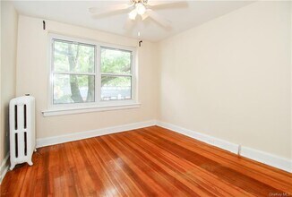 153 Fifth Ave-Unit -3 in Pelham, NY - Foto de edificio - Building Photo