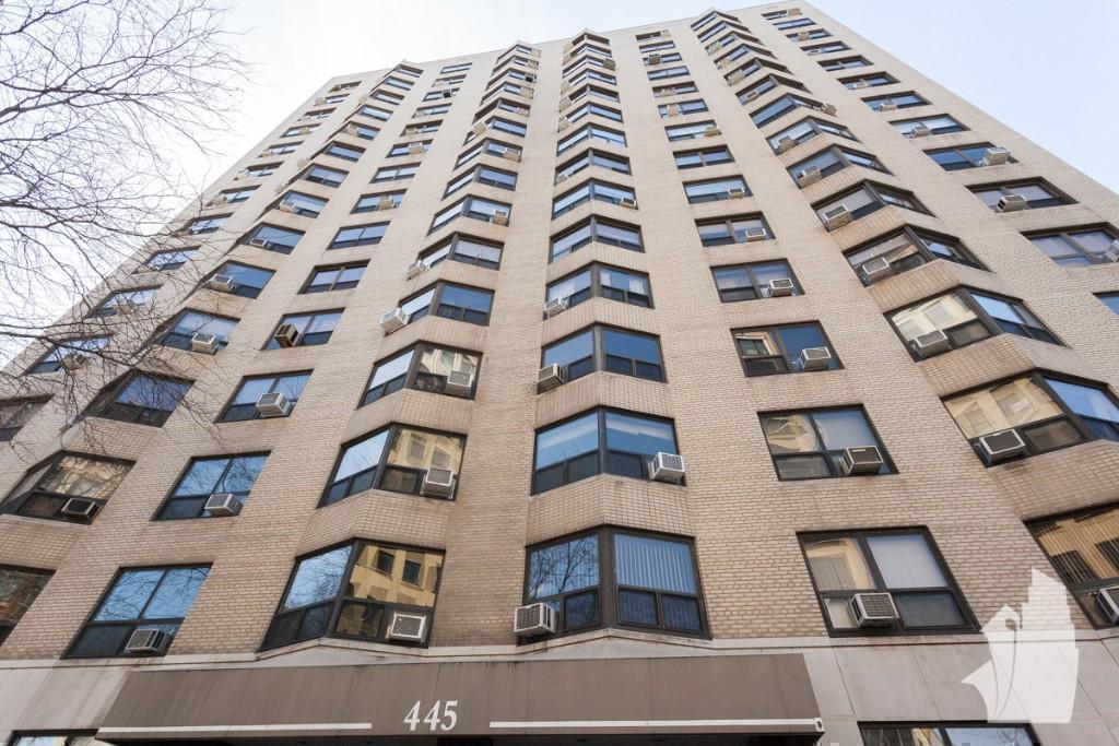 429 W Wellington Ave, Unit 445-7D in Chicago, IL - Building Photo