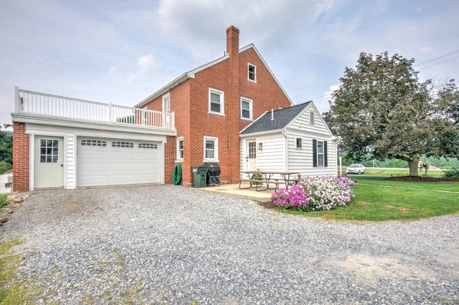 306 Spring Glen Dr in Ephrata, PA - Building Photo - Building Photo