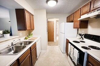 The Vinings Apartments in Cincinnati, OH - Building Photo - Building Photo