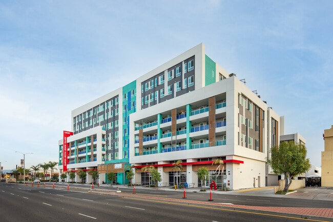 Garden Brook Senior Village in Garden Grove, CA - Foto de edificio - Building Photo