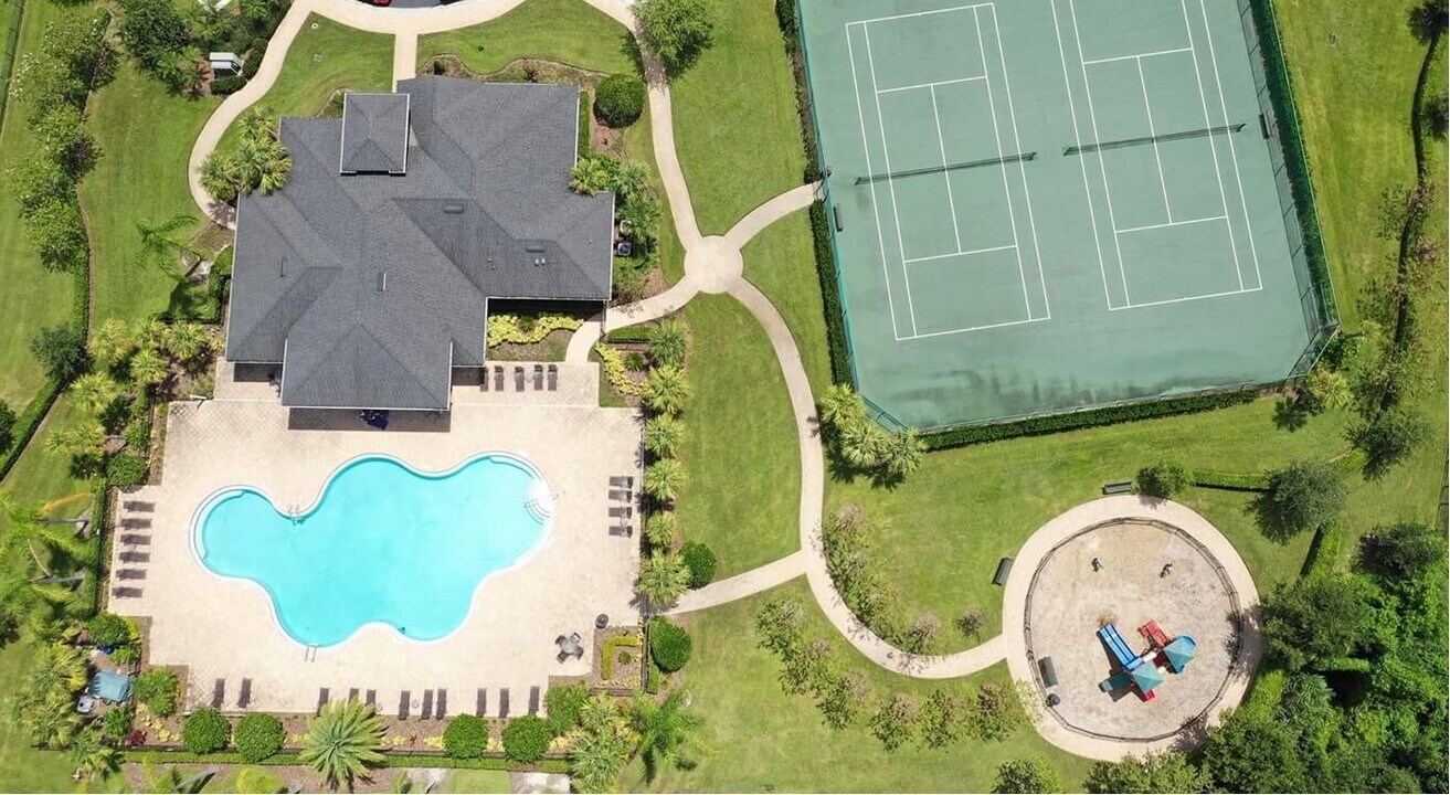 745 Marsh Reed Dr in Oakland, FL - Building Photo