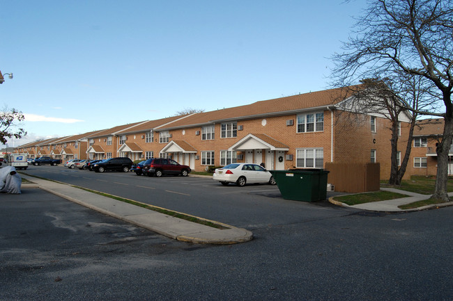 Ocean Heights Manor in Somers Point, NJ - Foto de edificio - Building Photo