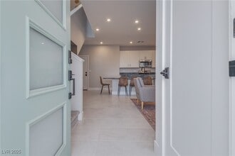 9812 Kings Glen St in Las Vegas, NV - Building Photo - Building Photo