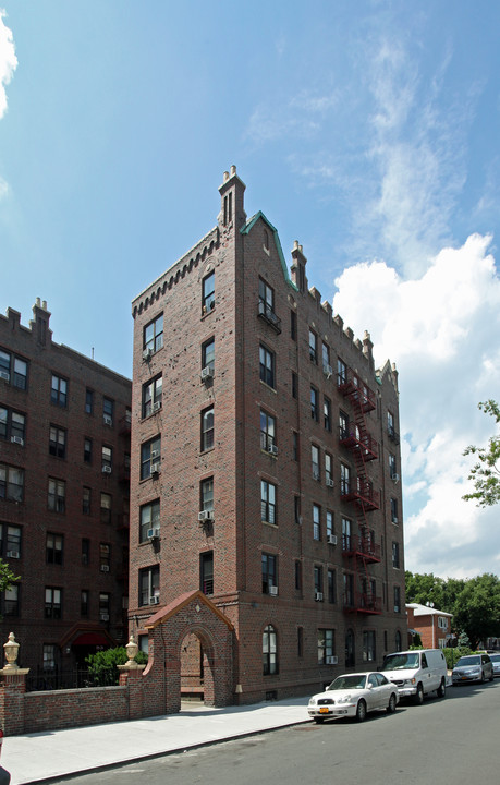 35-28 153rd St in Flushing, NY - Building Photo