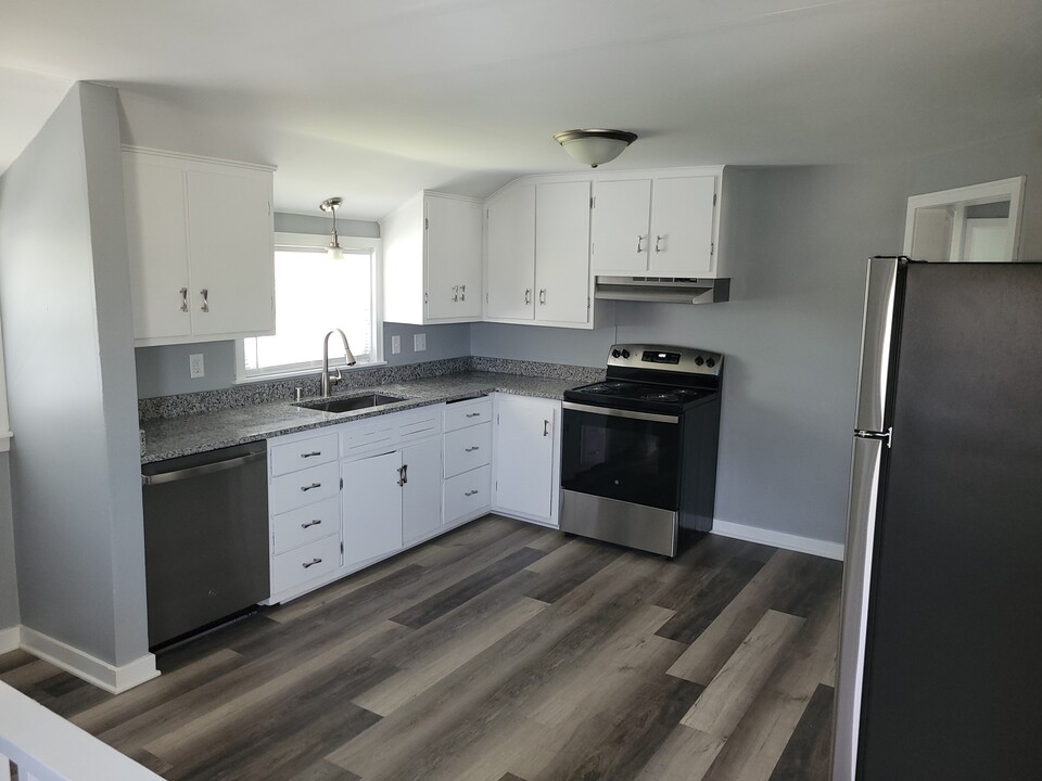 513 Home Ave in Plymouth, WI - Building Photo